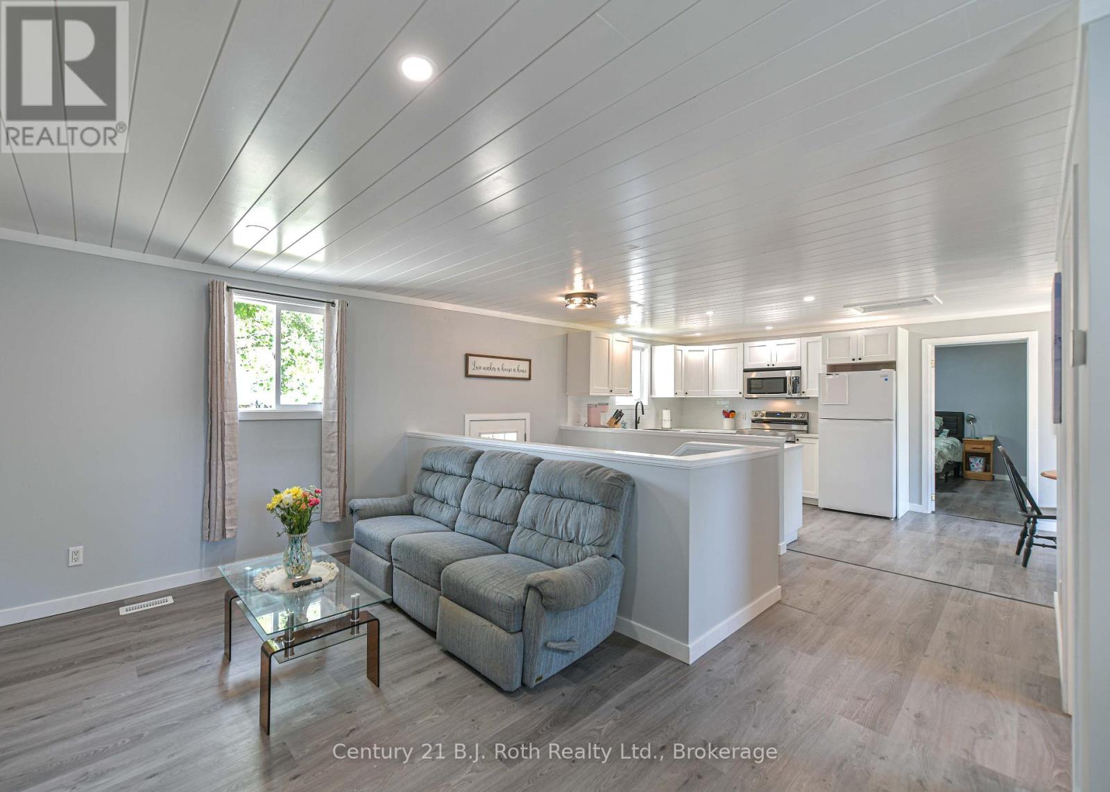 3332 Cleveland Avenue, Severn (West Shore), Ontario  L0K 1G0 - Photo 10 - S13681602