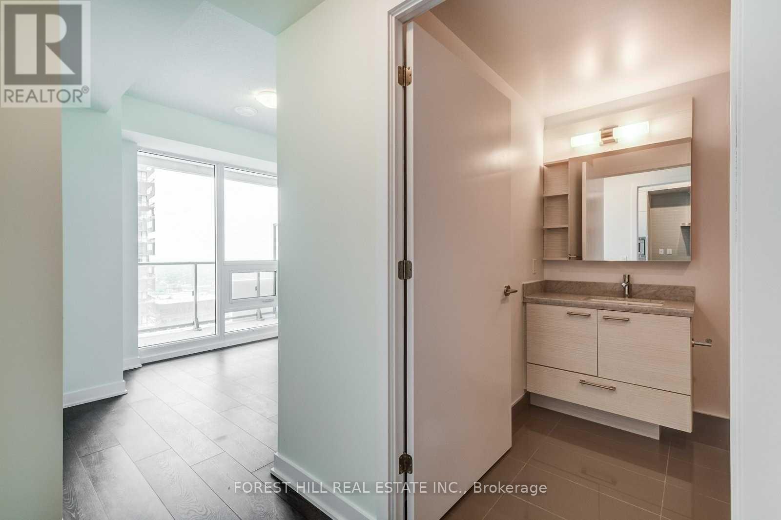5610 - 2221 YONGE STREET Toronto (Mount Pleasant West), ON M4S 2B4