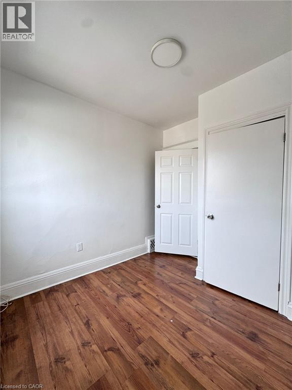 10 Fairleigh Avenue N, Hamilton, Ontario  L8L 6H2 - Photo 4 - 40833659