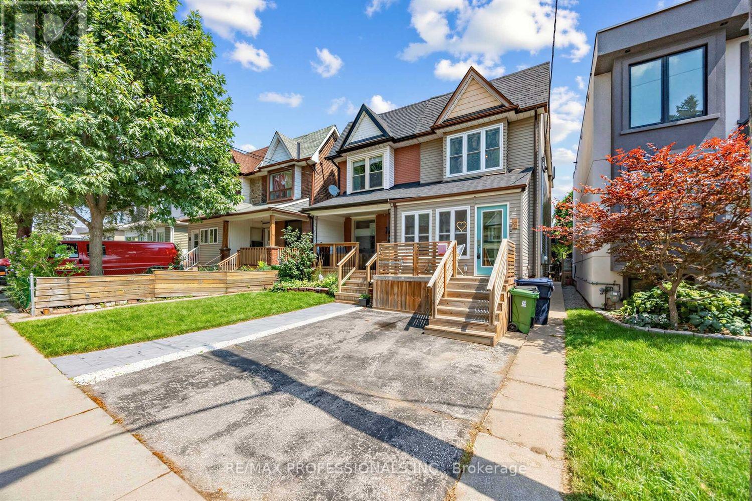 3 BLAKLEY AVENUE, Toronto, Ontario