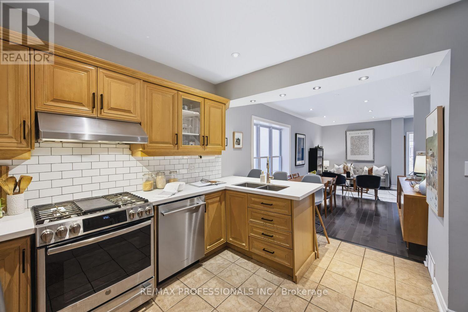3 Blakley Avenue, Toronto, Ontario  M6N 3Y4 - Photo 11 - W13681644