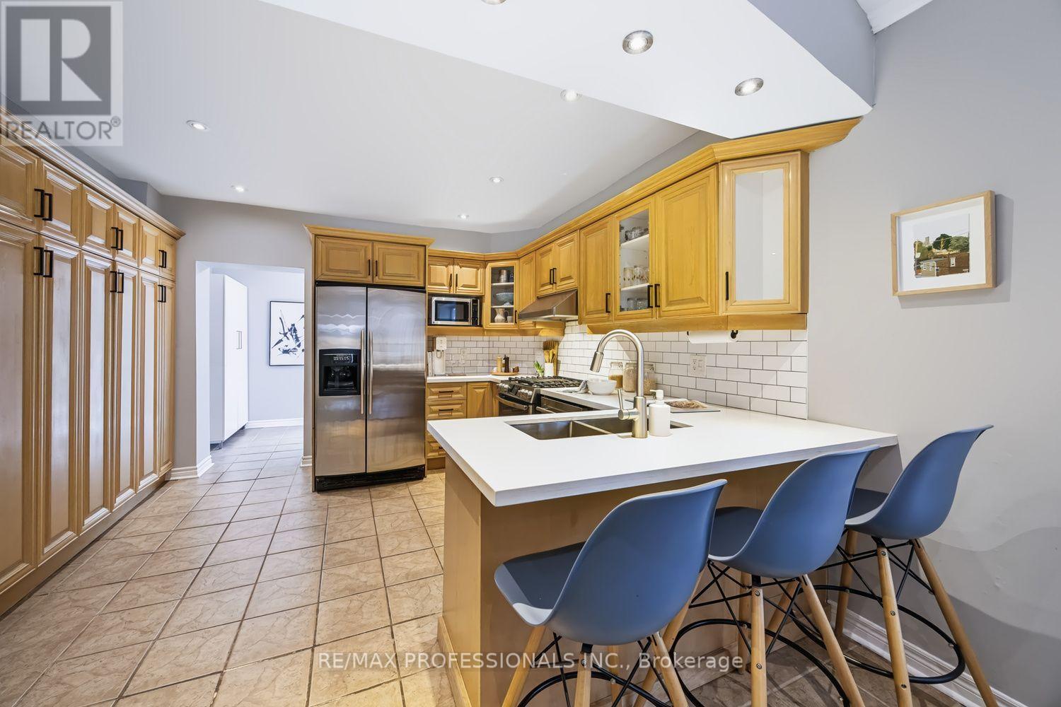 3 Blakley Avenue, Toronto, Ontario  M6N 3Y4 - Photo 12 - W13681644