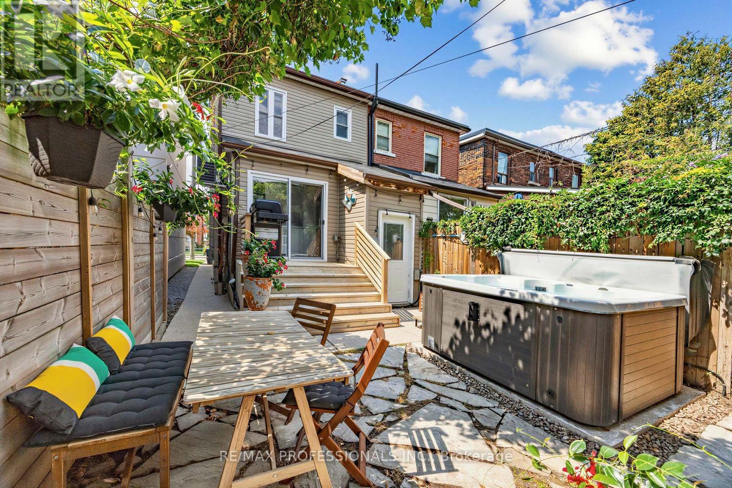 3 Blakley Avenue, Toronto, Ontario  M6N 3Y4 - Photo 31 - W13681644