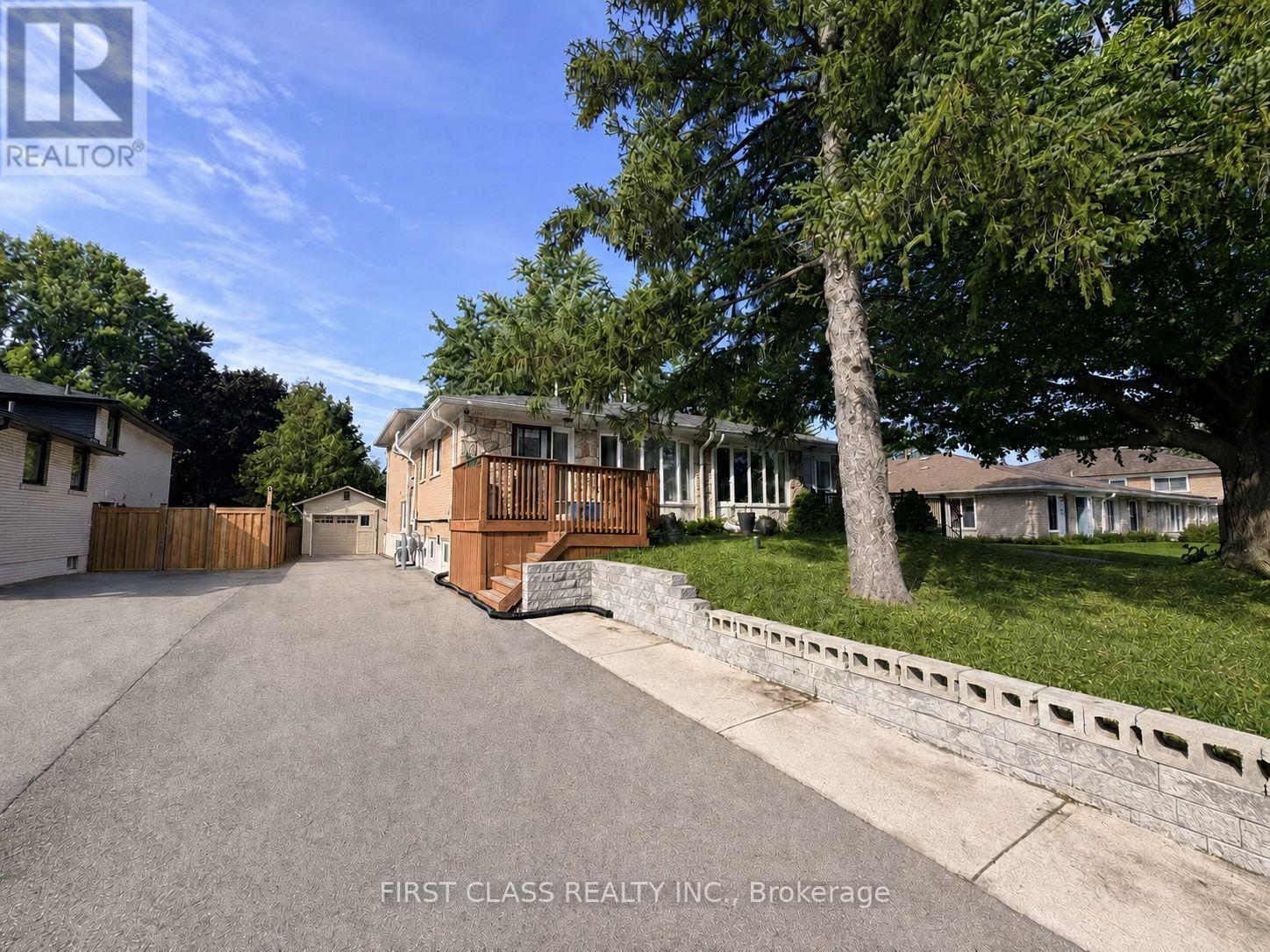 1323 Redbank Crescent, Oakville, Ontario  L6H 1Y4 - Photo 1 - W13681664