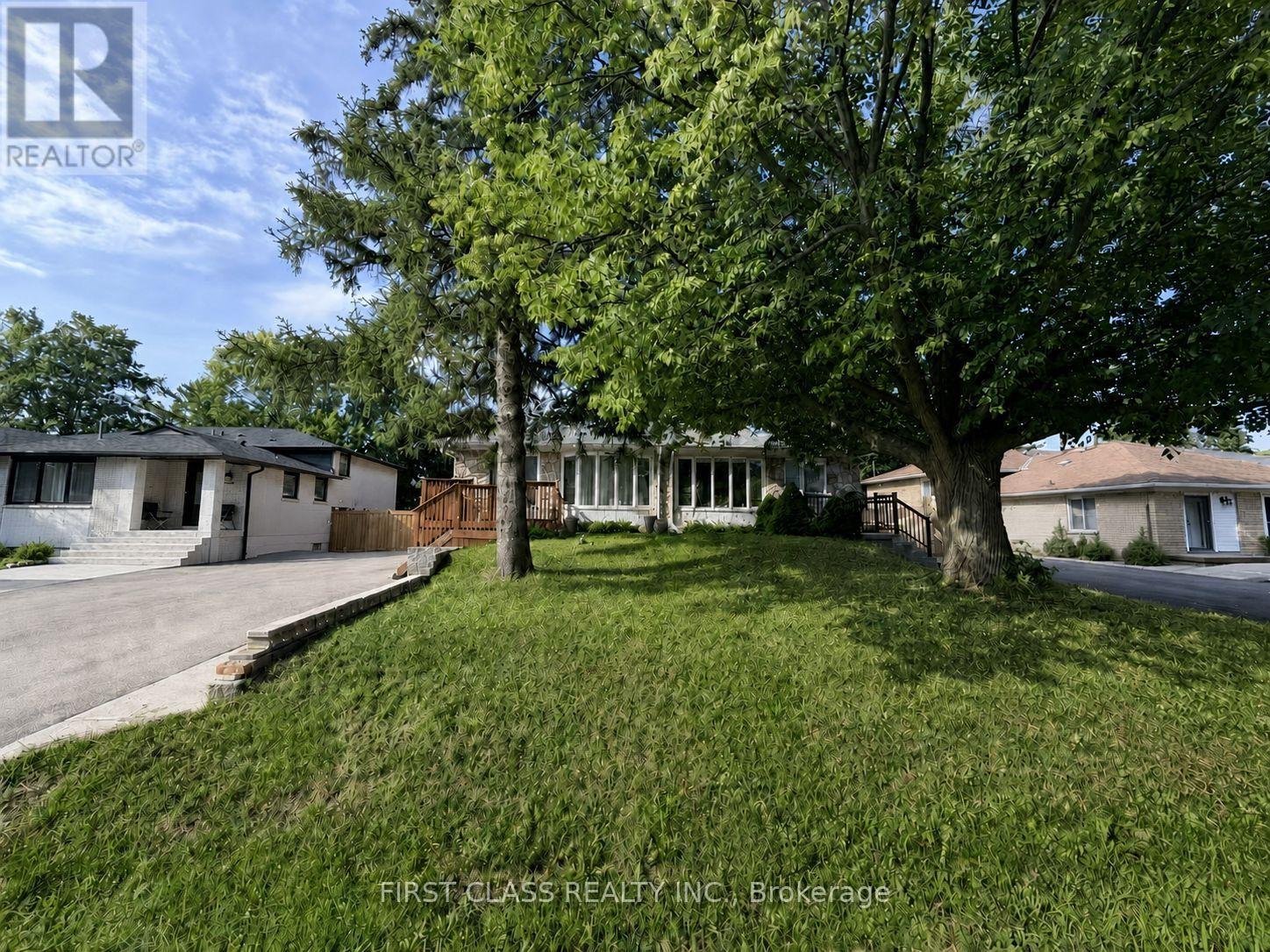 1323 Redbank Crescent, Oakville, Ontario  L6H 1Y4 - Photo 2 - W13681664