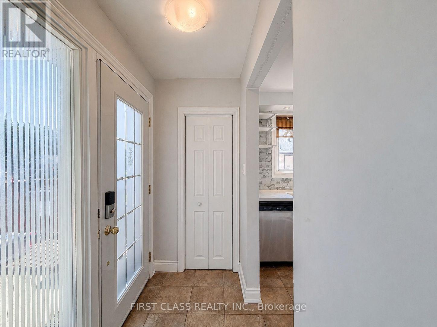 1323 Redbank Crescent, Oakville, Ontario  L6H 1Y4 - Photo 3 - W13681664