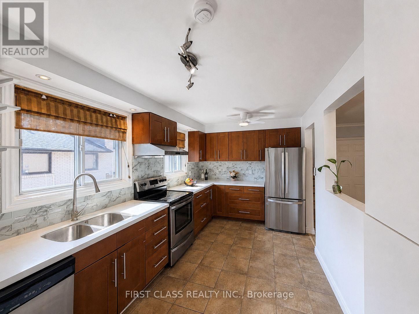 1323 Redbank Crescent, Oakville, Ontario  L6H 1Y4 - Photo 7 - W13681664