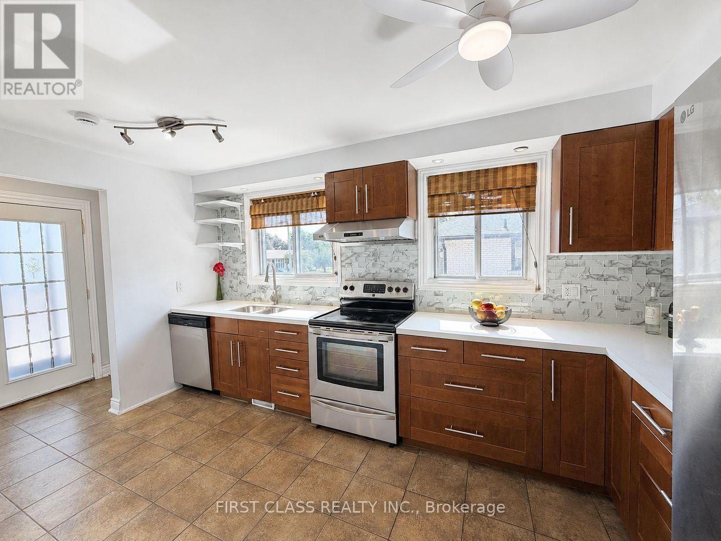 1323 Redbank Crescent, Oakville, Ontario  L6H 1Y4 - Photo 8 - W13681664