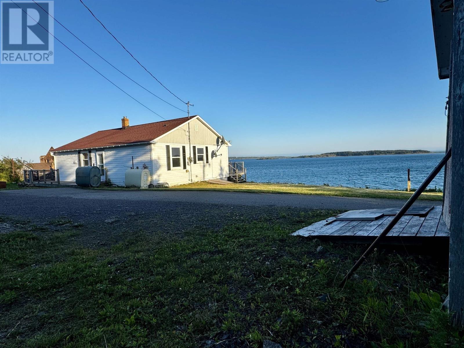 205 Veterans Memorial Dr., Arichat, Nova Scotia  B0E 1A0 - Photo 3 - 202619667