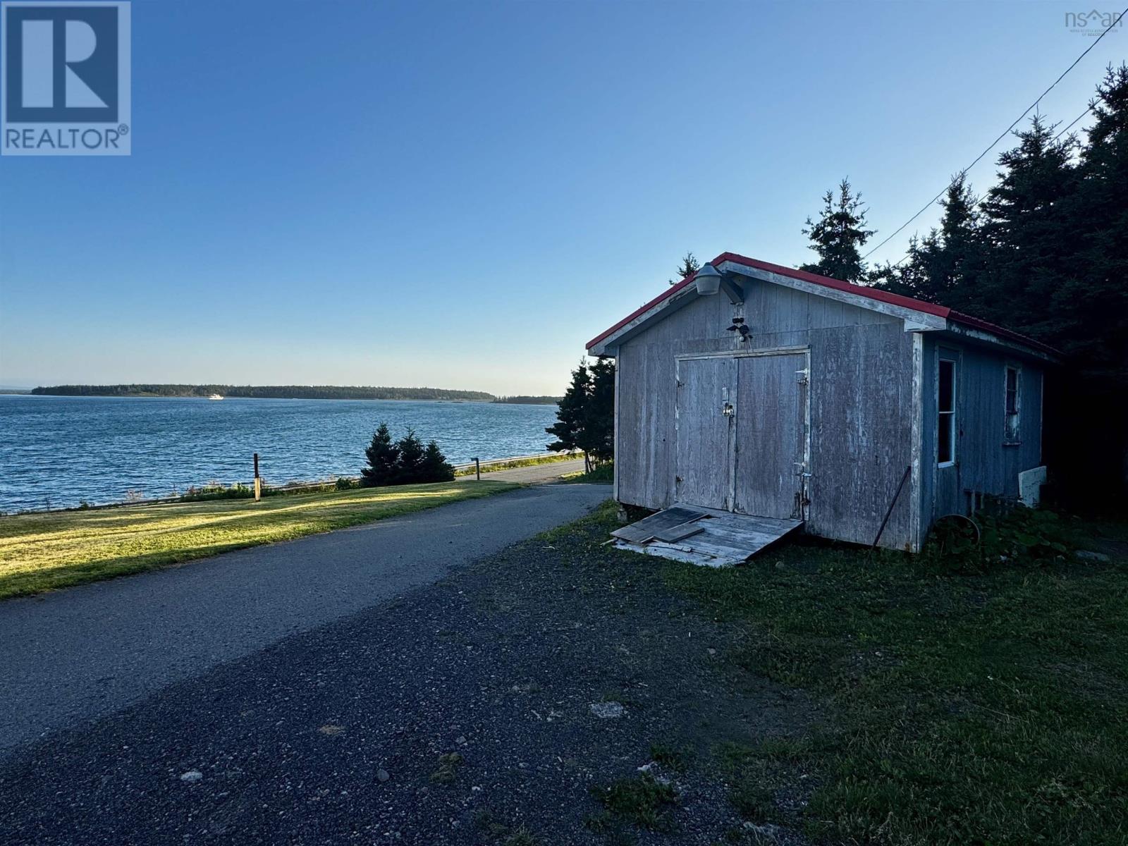 205 Veterans Memorial Dr., Arichat, Nova Scotia  B0E 1A0 - Photo 6 - 202619667