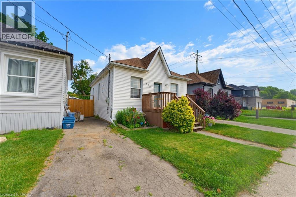 128 Mary Street, Brantford, Ontario  N3S 3B9 - Photo 2 - 40855935