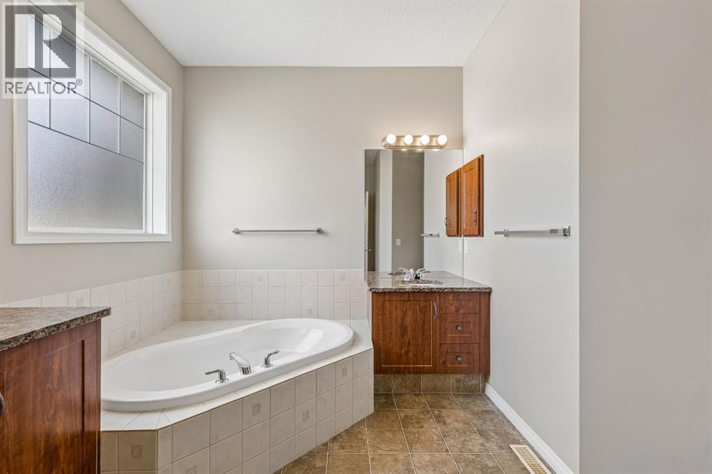 48 Rockywood Circle NW, Calgary, Alberta  T3G 5W2 - Photo 17 - A2331048