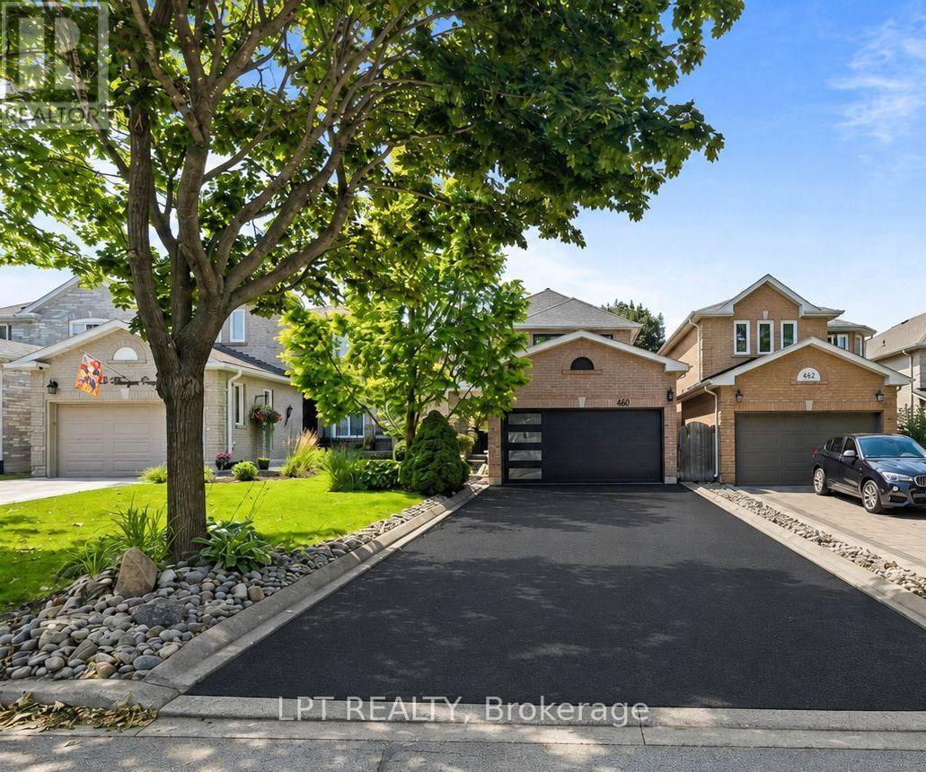 416 FLANAGAN COURT, Newmarket, Ontario