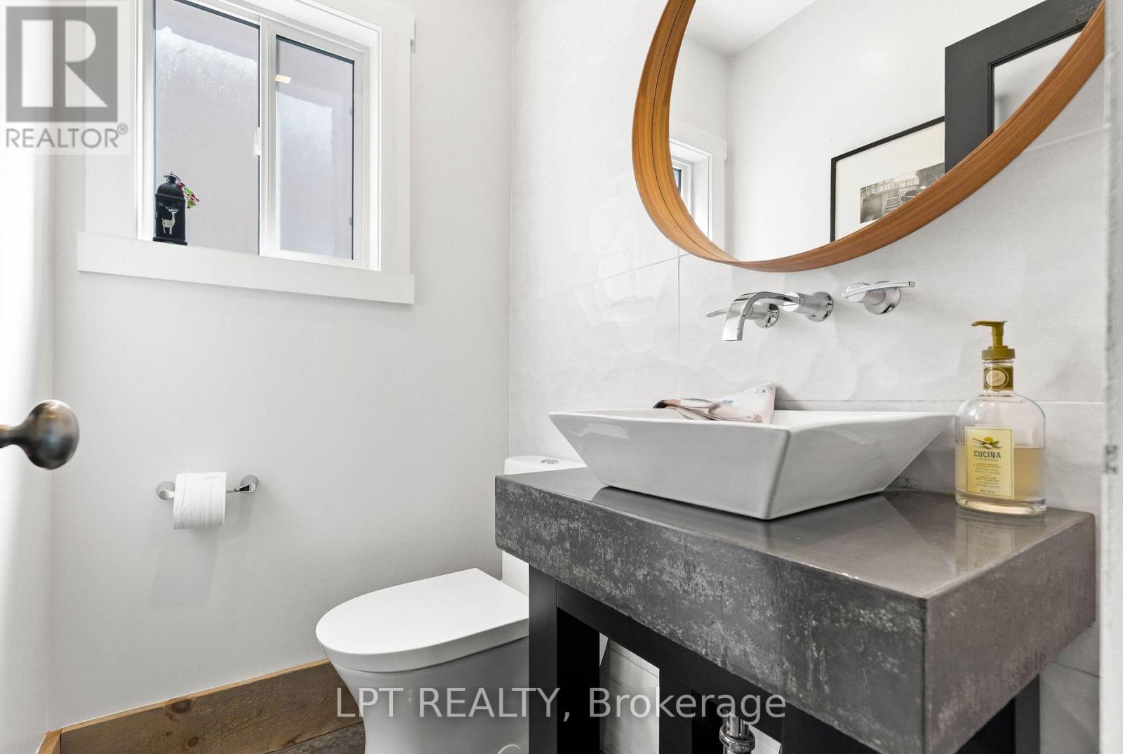 416 Flanagan Court, Newmarket, Ontario  L3X 2E9 - Photo 12 - N13681674