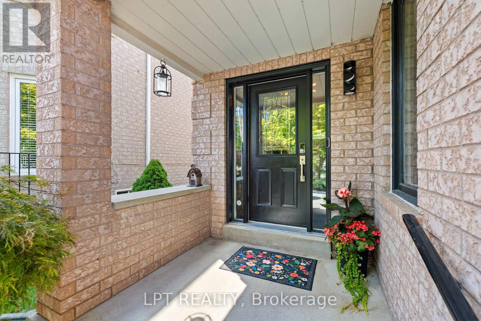 416 Flanagan Court, Newmarket, Ontario  L3X 2E9 - Photo 5 - N13681674
