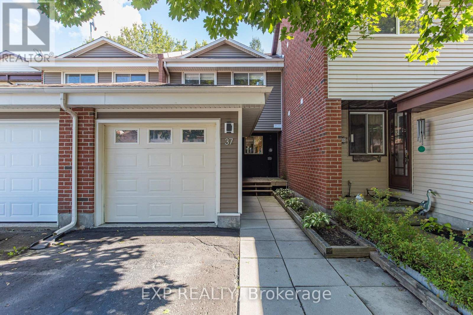 37 DIGNARD STREET, Russell, Ontario