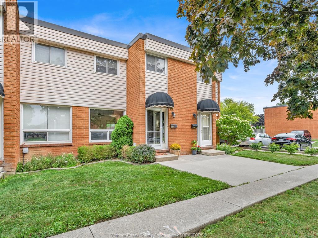 MLS# 26019971: 301 VICTORIA Unit# D, Amherstburg, Canada