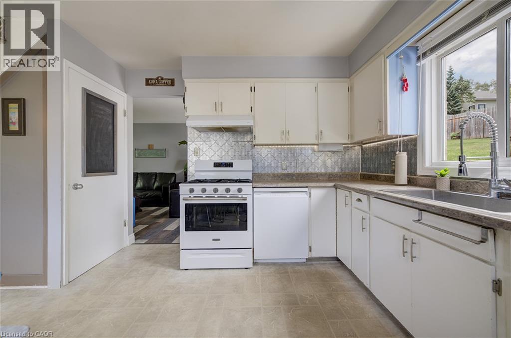 124 Queensway Drive, St. Jacobs, Ontario  N0B 2N0 - Photo 9 - 40855436