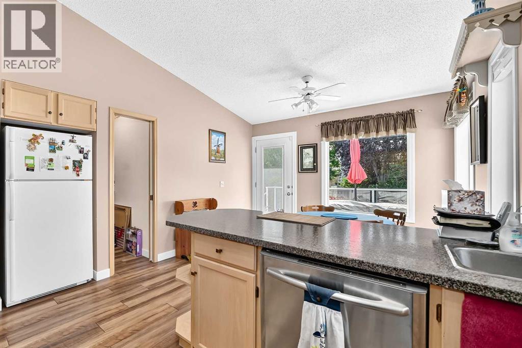 18 Shawbrooke Rise SW, Calgary, Alberta  T2Y 3A3 - Photo 7 - A2334600