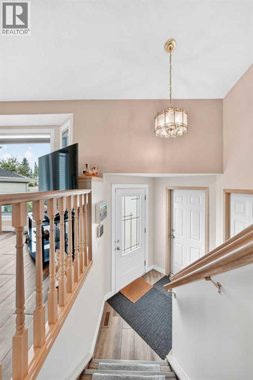 18 Shawbrooke Rise SW, Calgary, Alberta  T2Y 3A3 - Photo 3 - A2334600