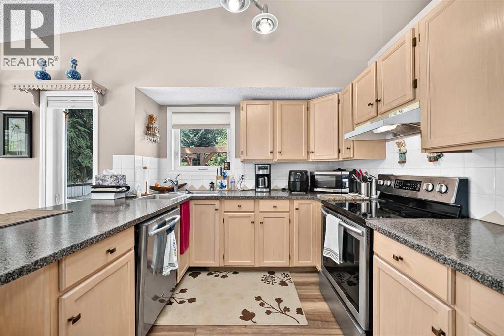18 Shawbrooke Rise SW, Calgary, Alberta  T2Y 3A3 - Photo 5 - A2334600