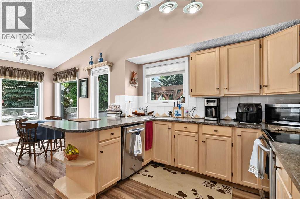 18 Shawbrooke Rise SW, Calgary, Alberta  T2Y 3A3 - Photo 6 - A2334600