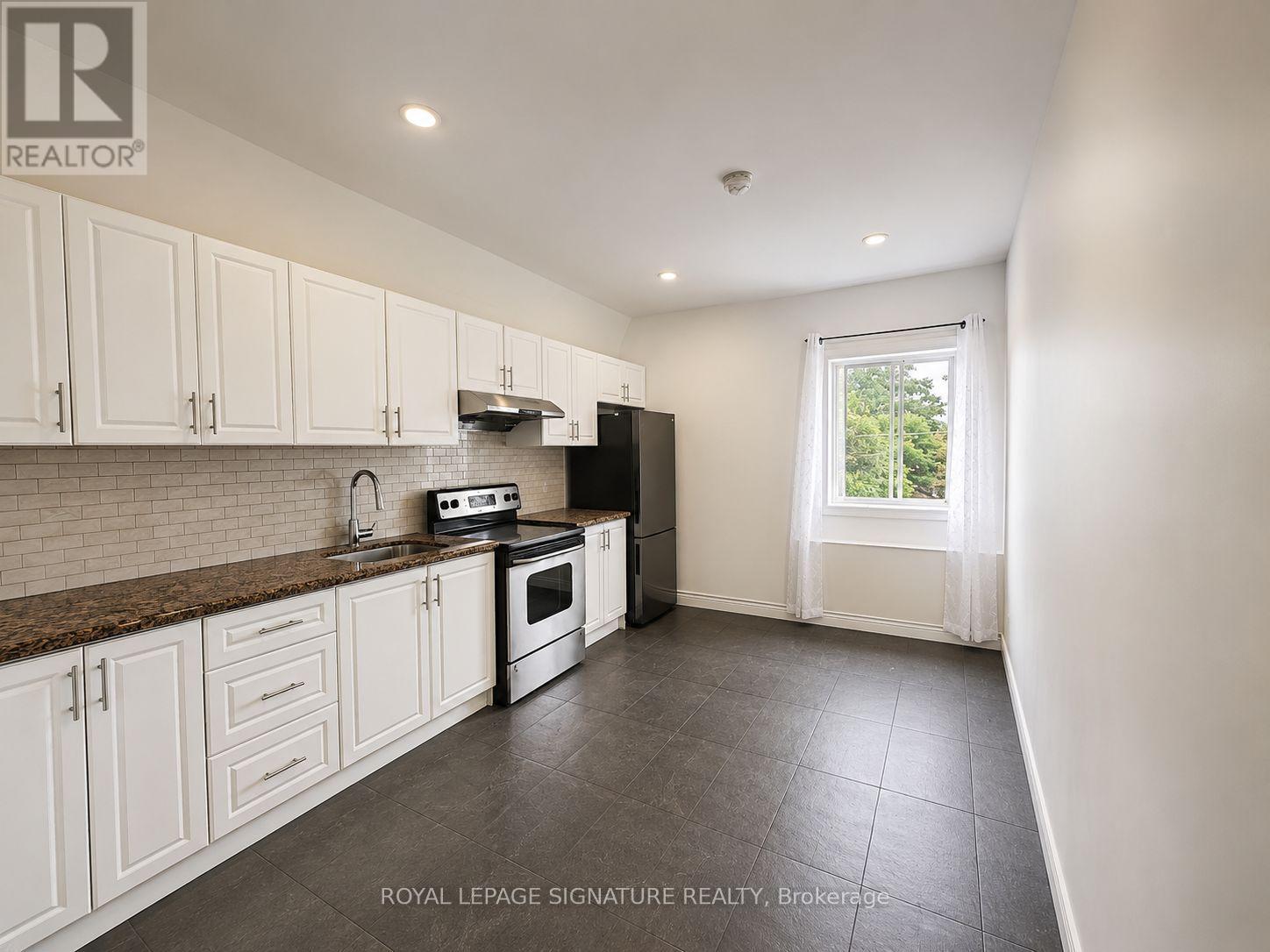 Upper 1 - 15 Barrie Street, Bradford West Gwillimbury, Ontario  L3S 0J1 - Photo 4 - N13669920