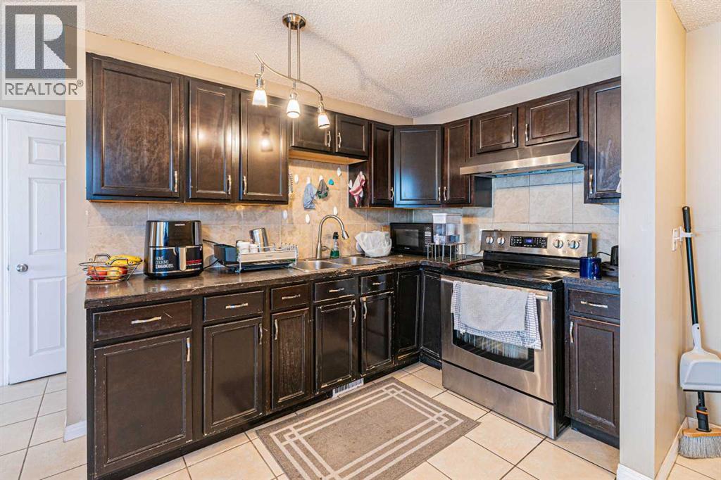 43 Abbercove Road SE, Calgary, Alberta  T2A 6Z1 - Photo 5 - A2309571