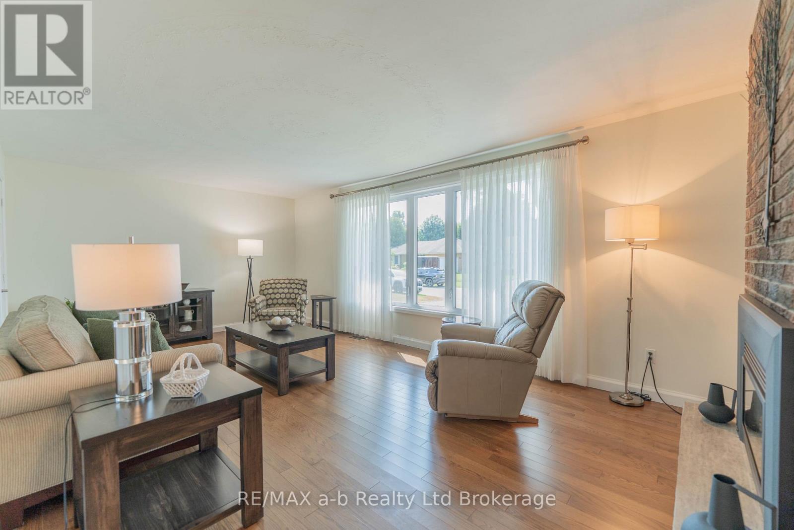 34 Glenridge Road, Tillsonburg, Ontario  N4G 4J7 - Photo 7 - X13681858