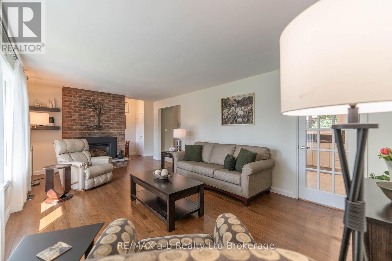 34 Glenridge Road, Tillsonburg, Ontario  N4G 4J7 - Photo 9 - X13681858