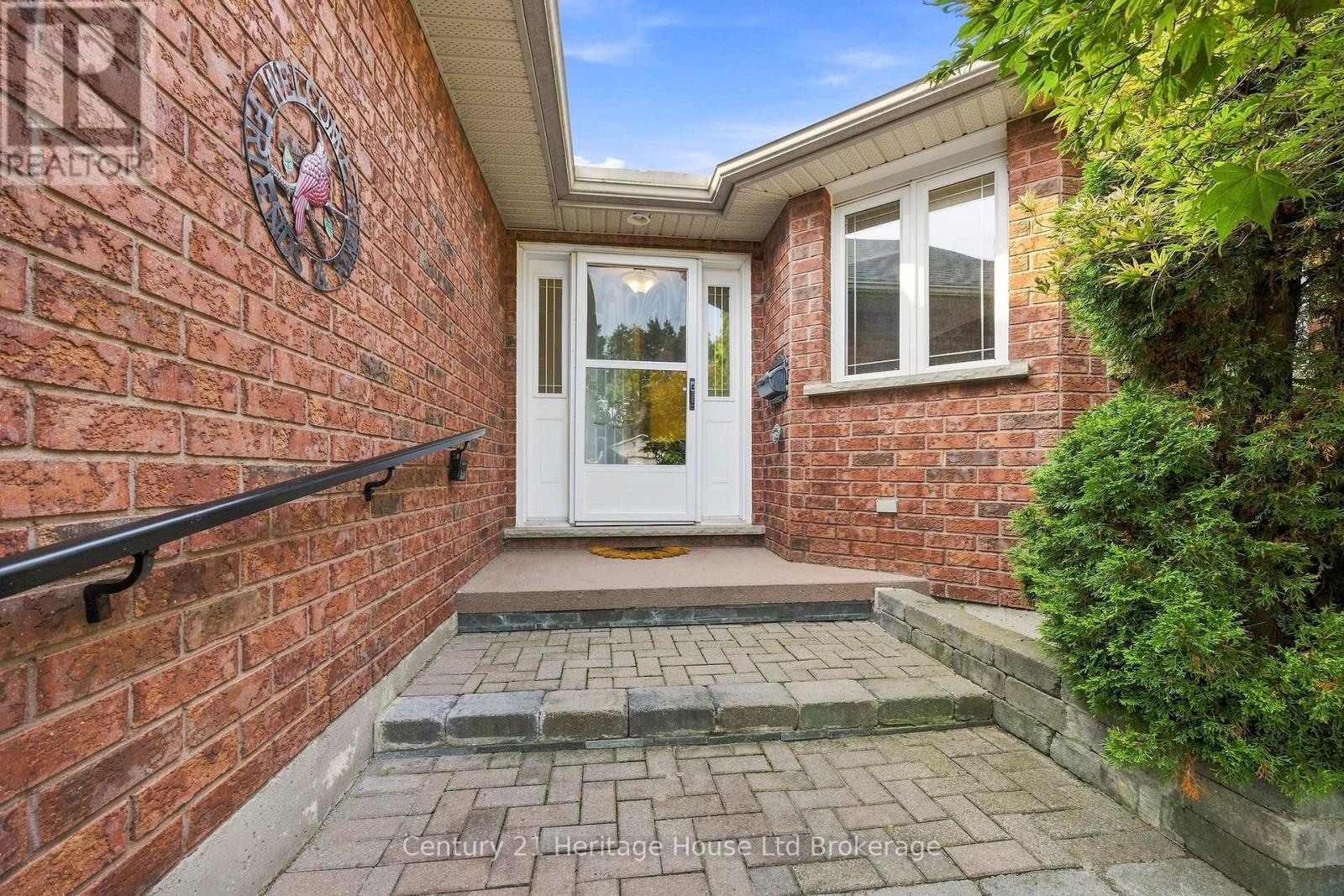 43 Beech Boulevard, Tillsonburg, Ontario  N4G 5R8 - Photo 2 - X13682064