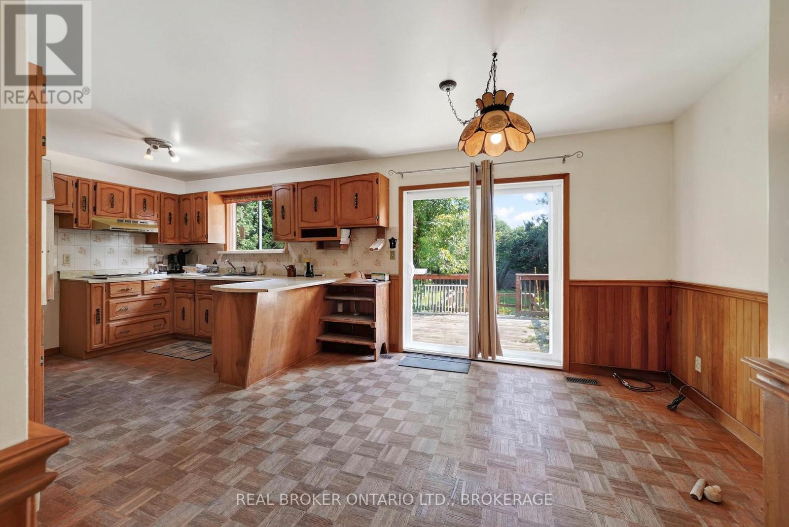 15380 North Lunenburg Road W, South Stormont, Ontario K0C 1R0 - Photo 3 - X13682108