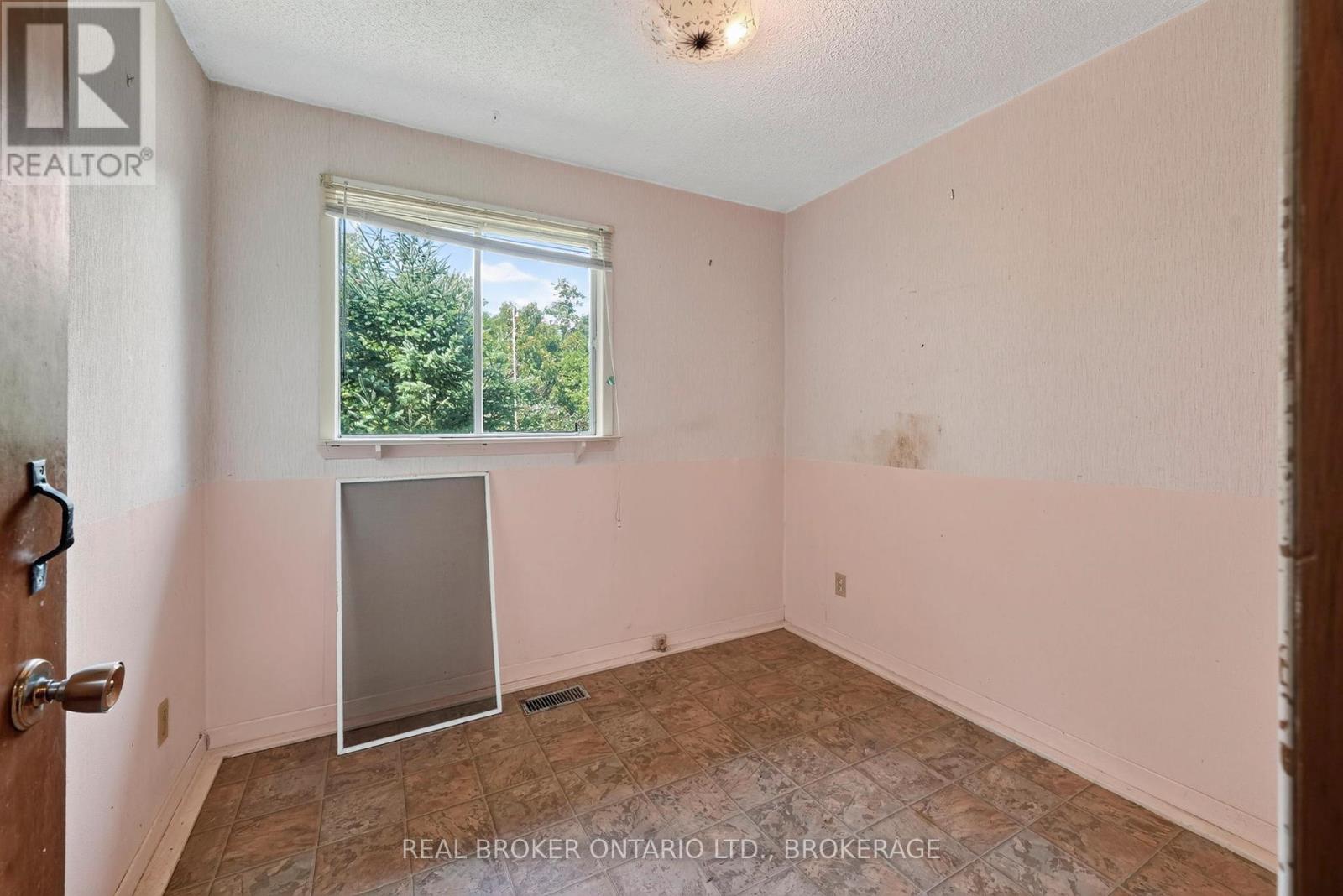 15380 North Lunenburg Road W, South Stormont, Ontario K0C 1R0 - Photo 8 - X13682108