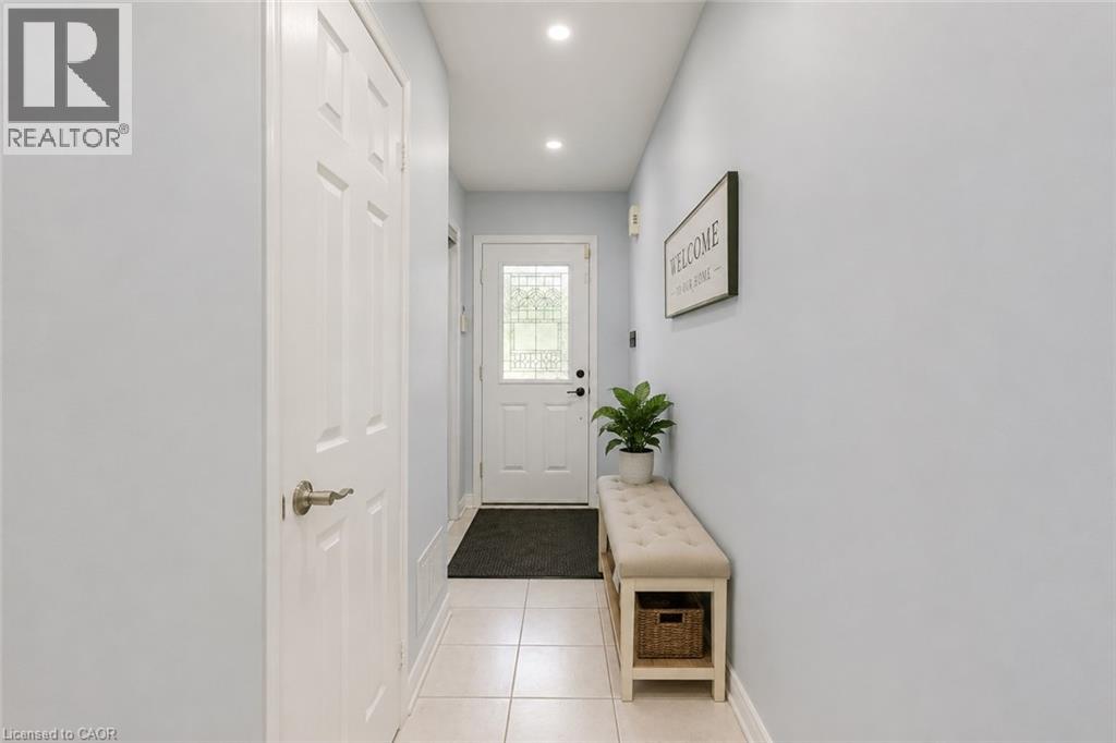 1793 Creek Way, Burlington, Ontario  L7L 6R1 - Photo 3 - 40856210