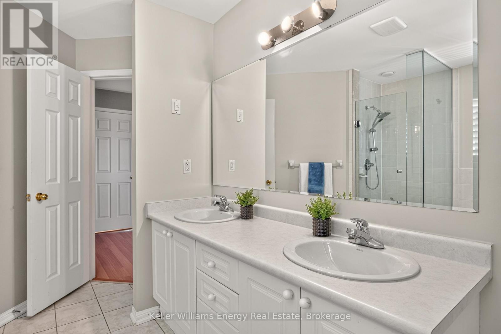 4 Holman Court, Whitby, Ontario  L1P 1W9 - Photo 17 - E13681996