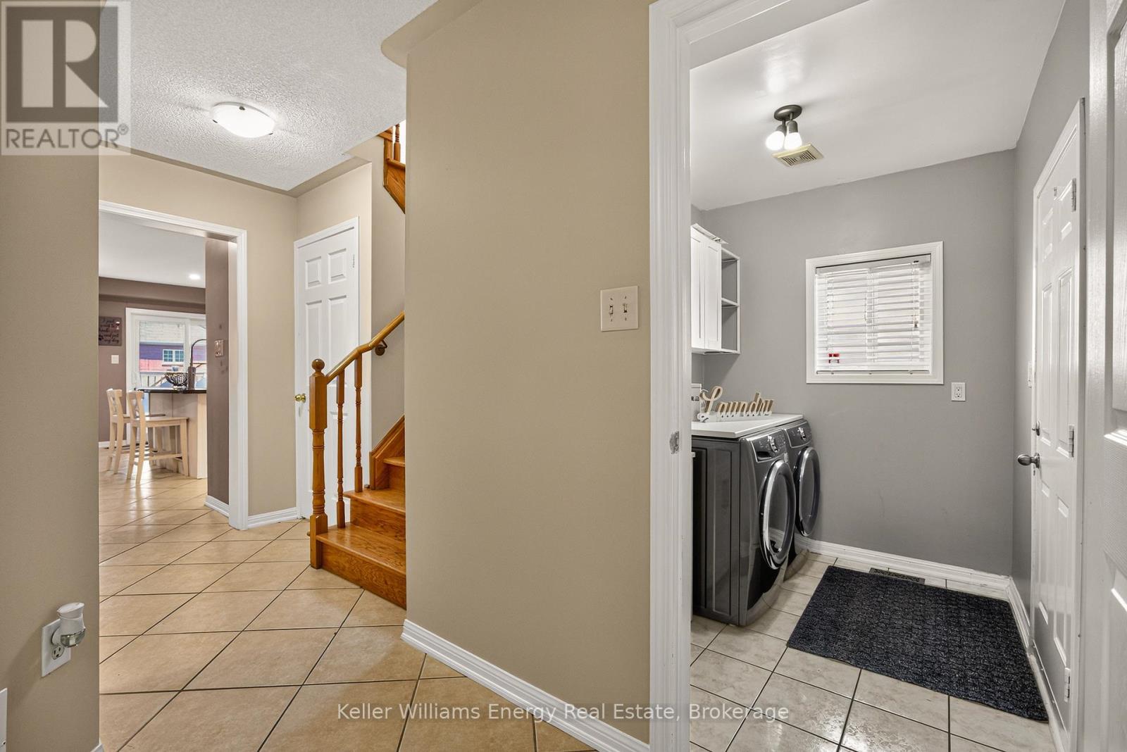 4 Holman Court, Whitby, Ontario  L1P 1W9 - Photo 2 - E13681996