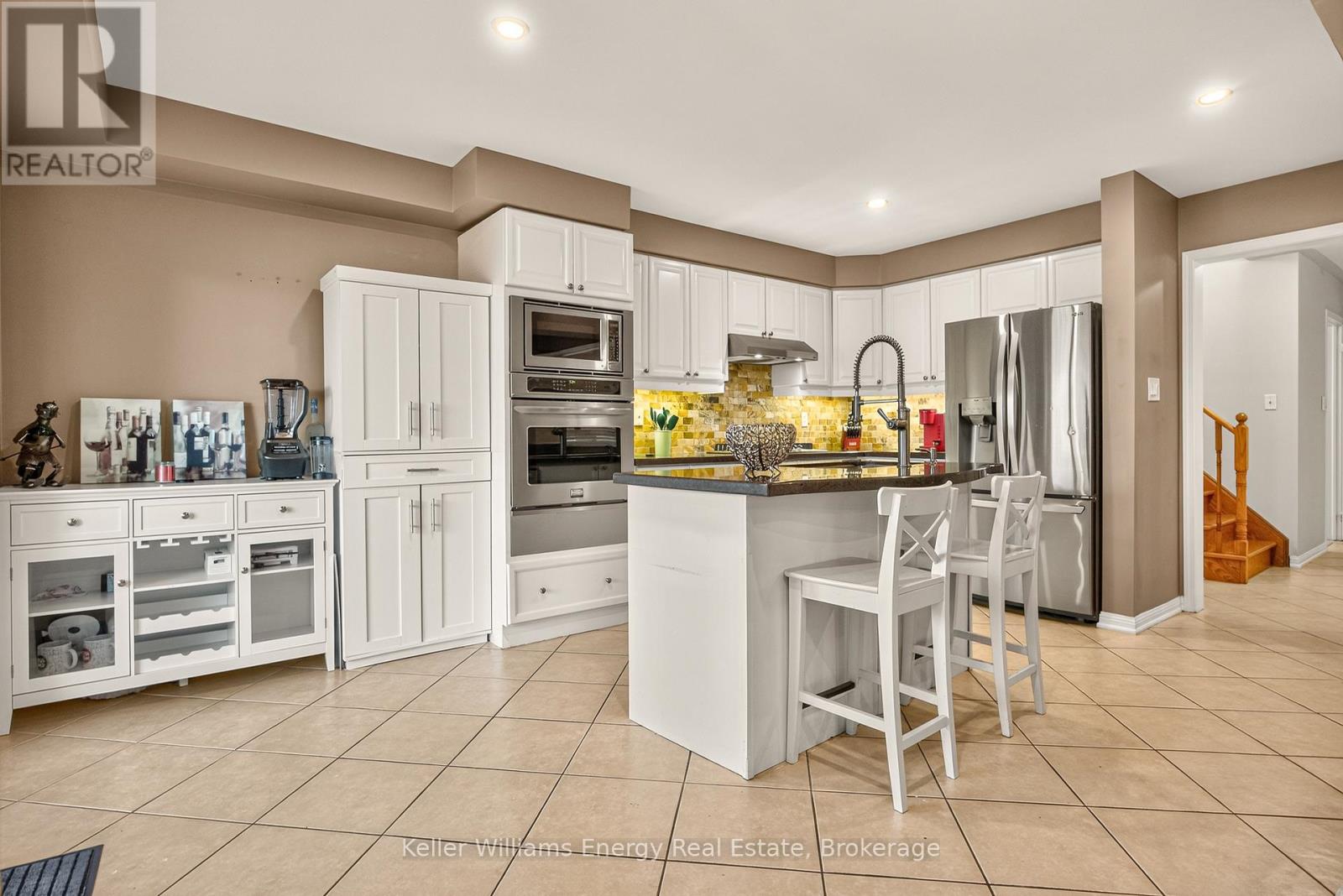 4 Holman Court, Whitby, Ontario  L1P 1W9 - Photo 7 - E13681996