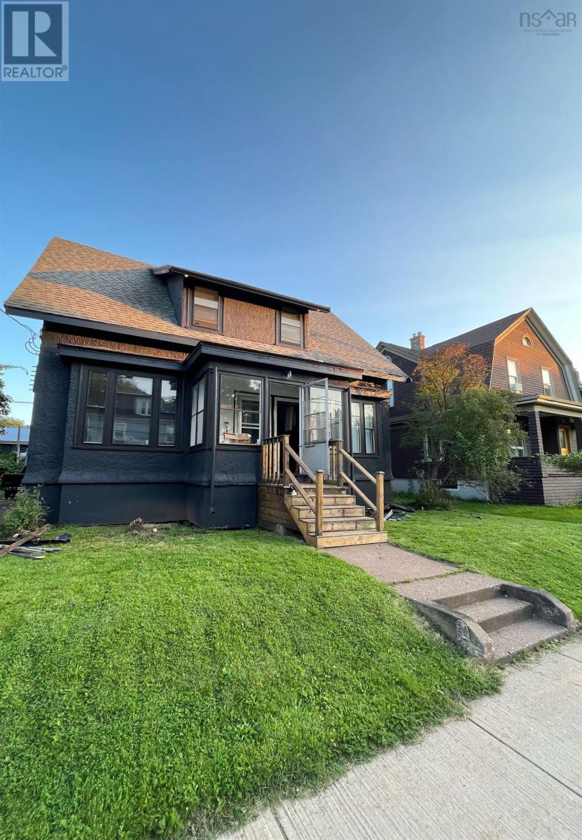 96-98 Brunswick Street, Truro, Nova Scotia  B2N 2G9 - Photo 2 - 202611023