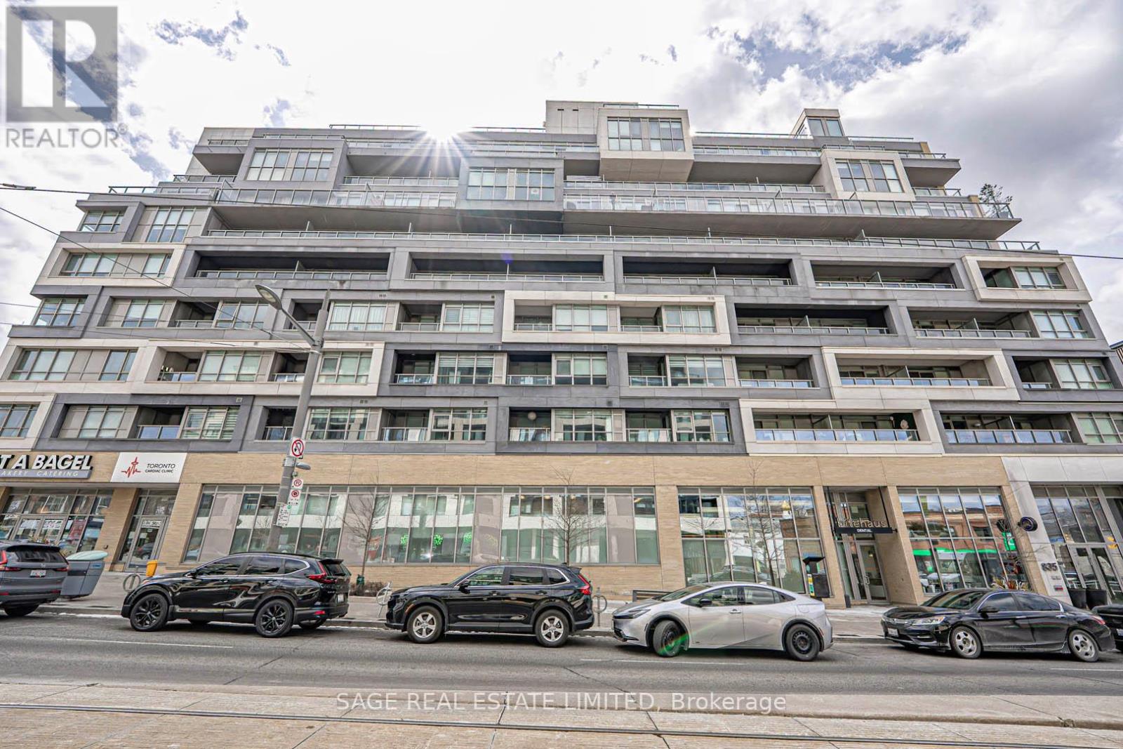 406 - 835 St Clair Avenue W, Toronto, Ontario  M6C 0A8 - Photo 2 - C13681834
