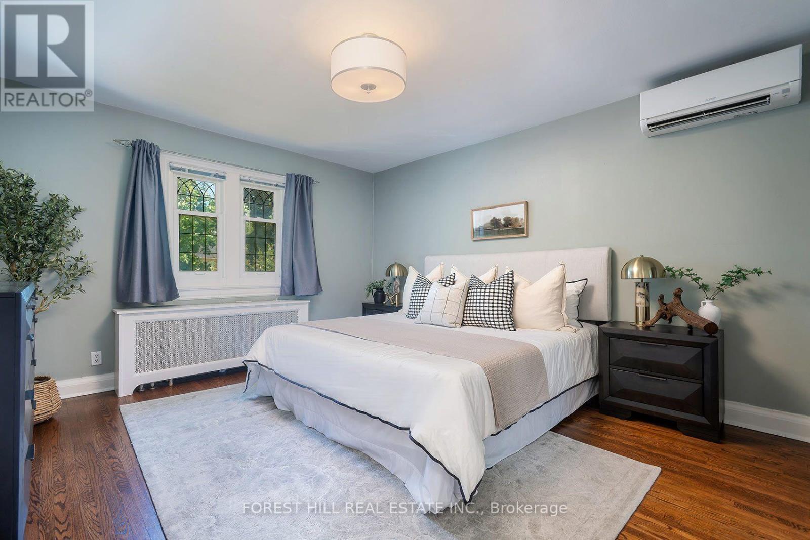 17 FAIRLEIGH CRESCENT Toronto (Forest Hill North), ON M6C 3R7