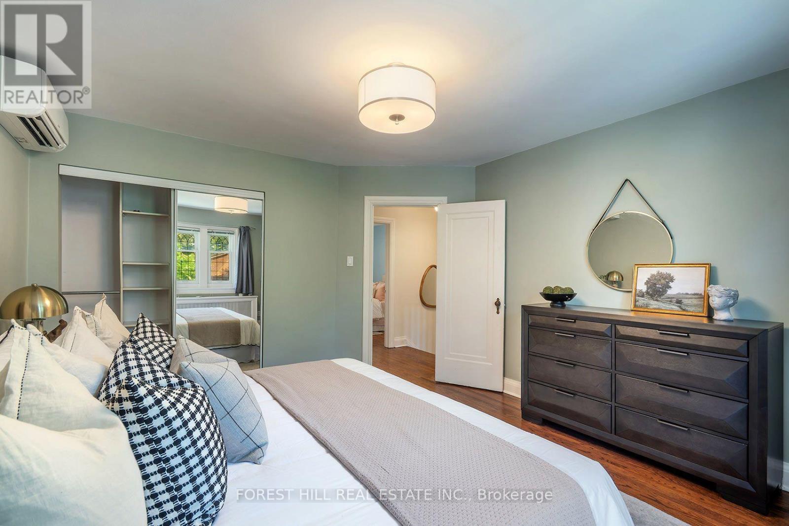 17 FAIRLEIGH CRESCENT Toronto (Forest Hill North), ON M6C 3R7