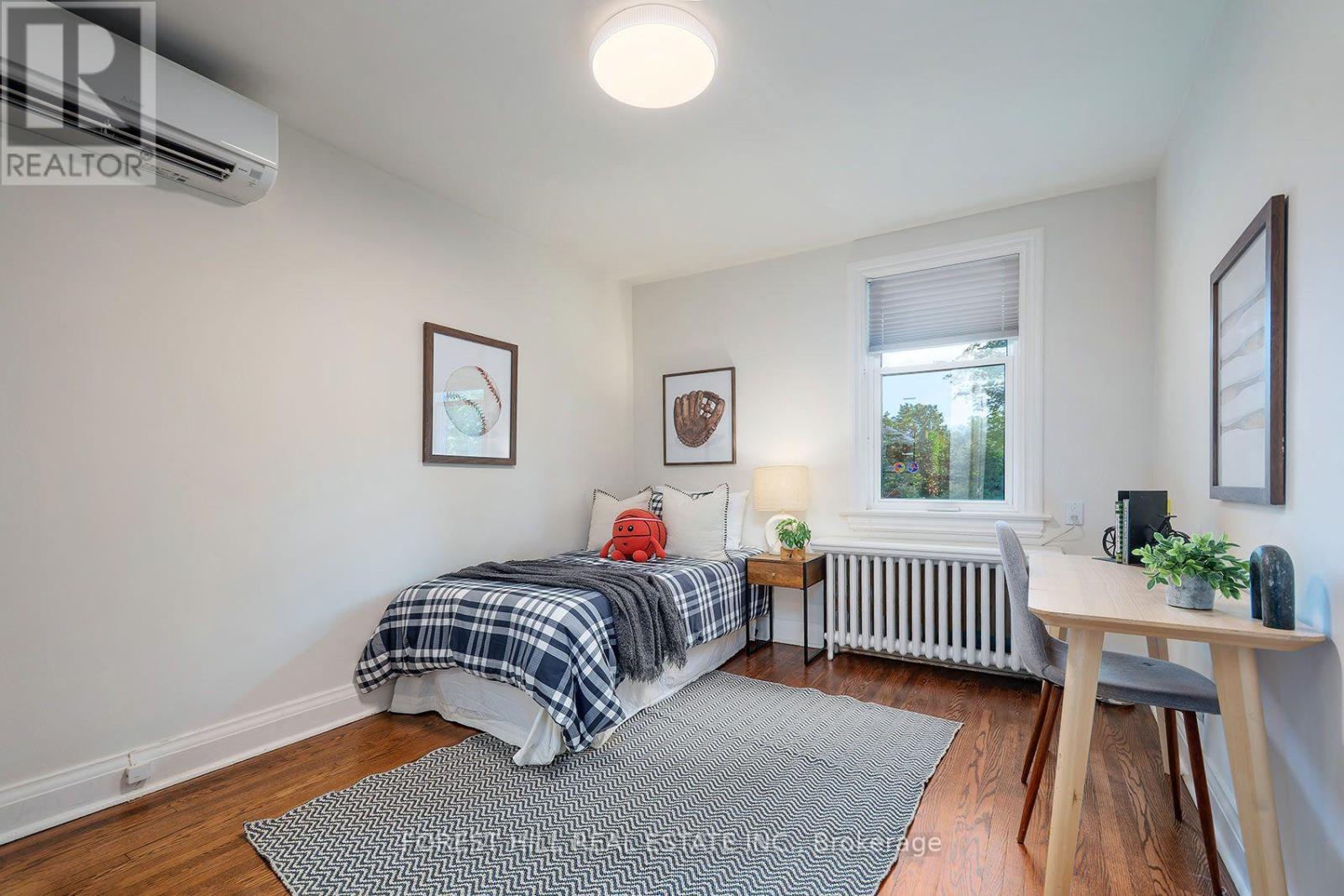 17 FAIRLEIGH CRESCENT Toronto (Forest Hill North), ON M6C 3R7