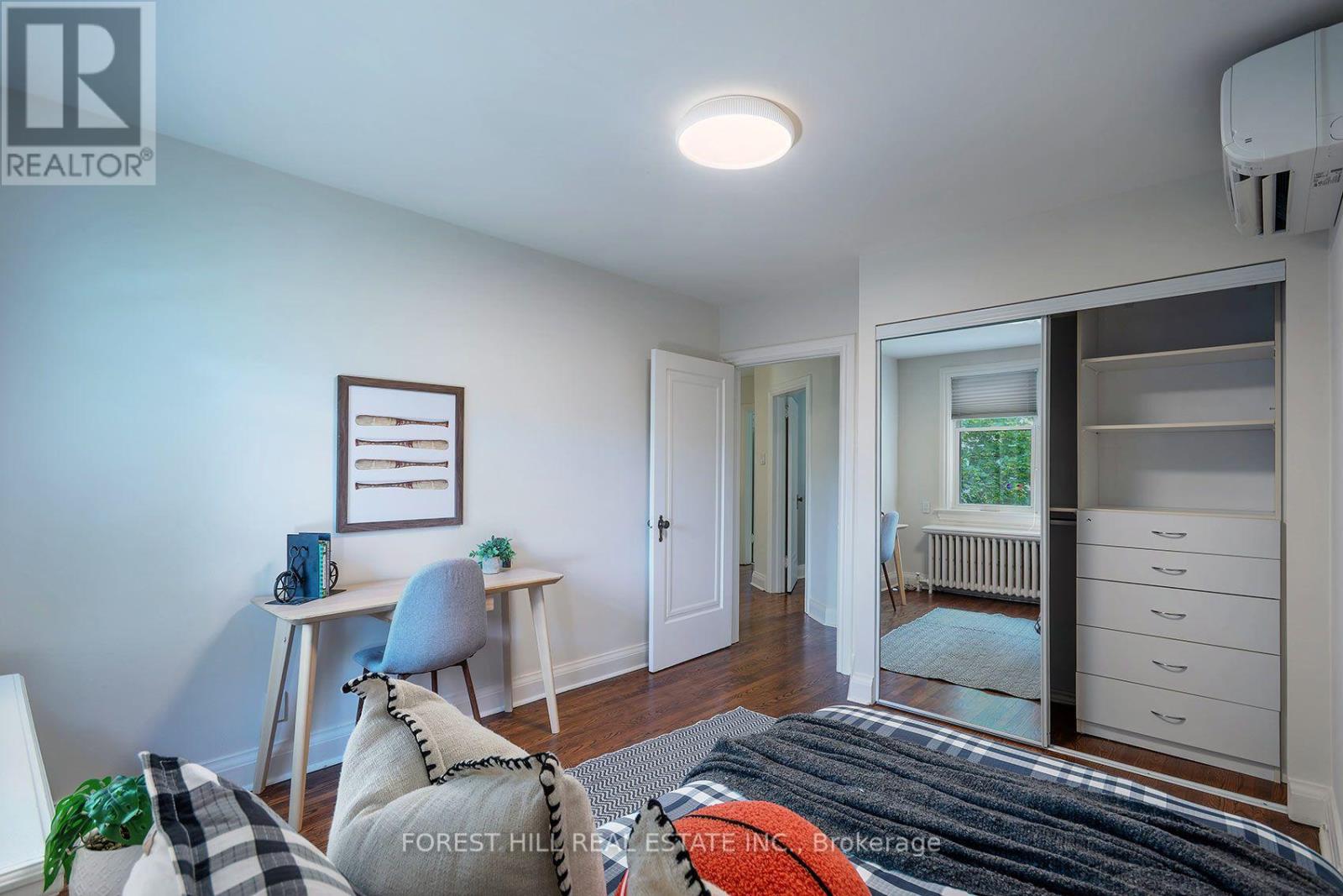 17 FAIRLEIGH CRESCENT Toronto (Forest Hill North), ON M6C 3R7