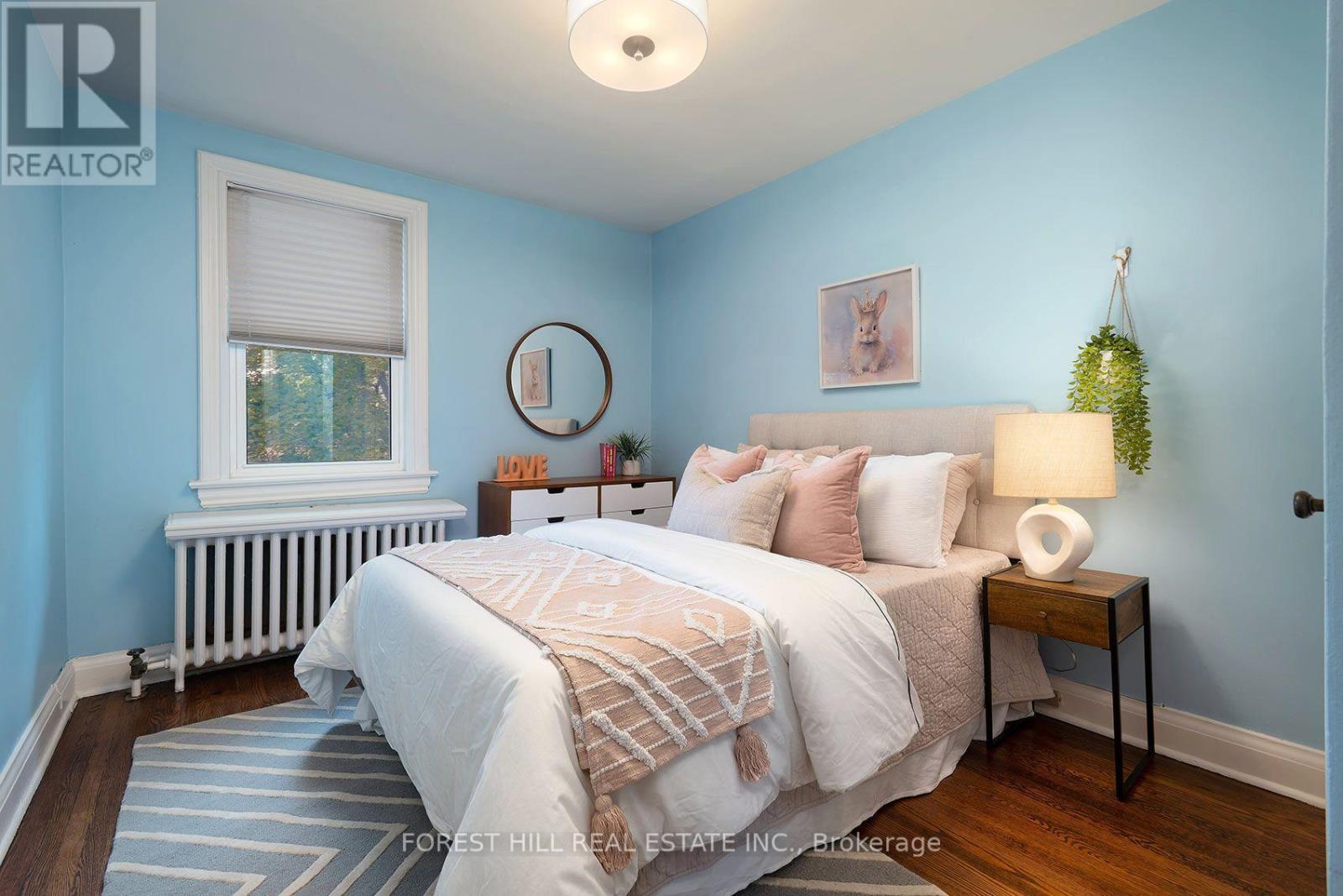 17 FAIRLEIGH CRESCENT Toronto (Forest Hill North), ON M6C 3R7