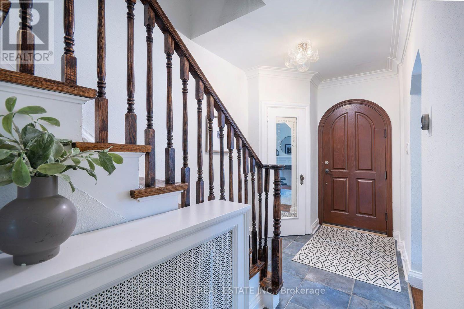 17 FAIRLEIGH CRESCENT Toronto (Forest Hill North), ON M6C 3R7