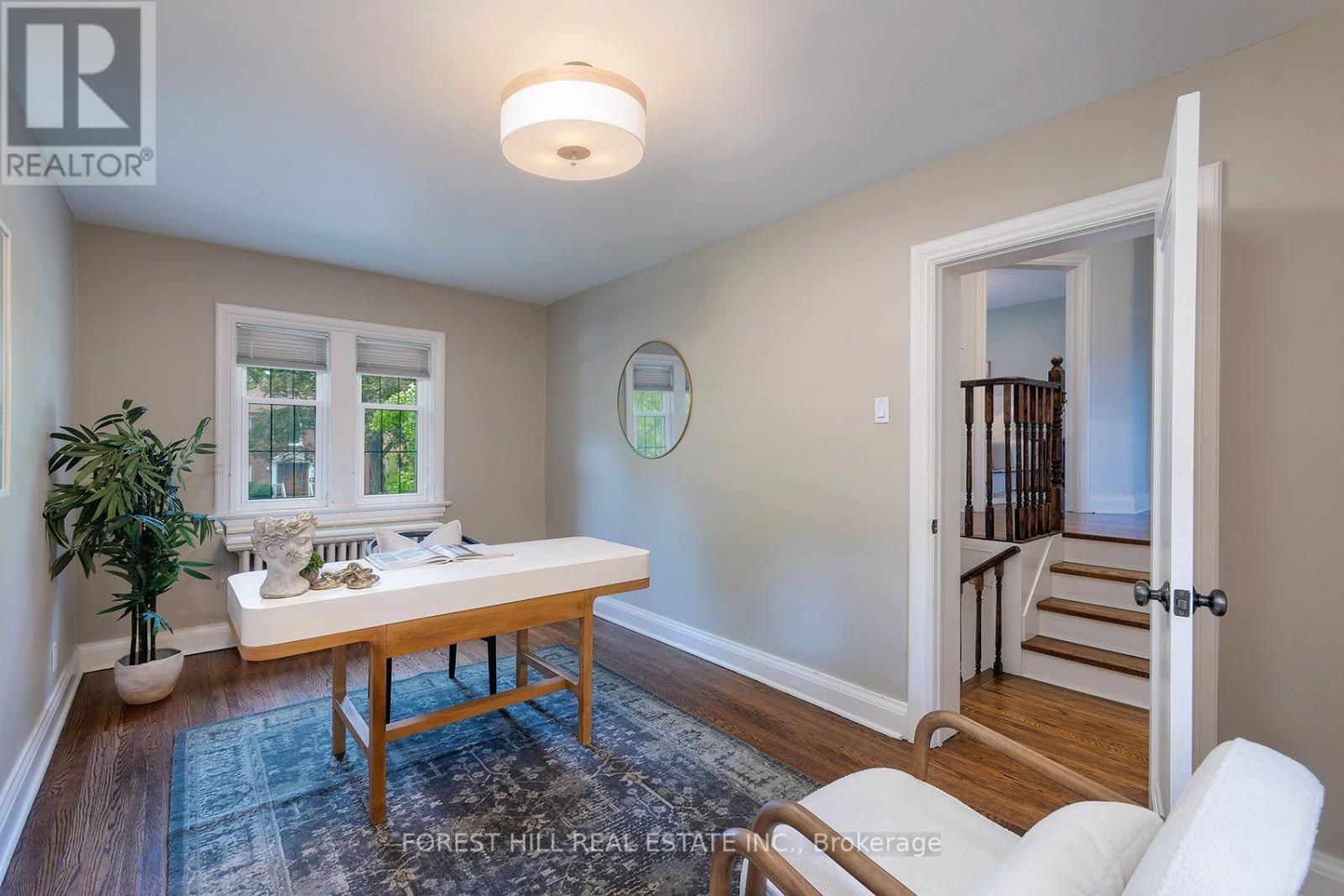17 FAIRLEIGH CRESCENT Toronto (Forest Hill North), ON M6C 3R7