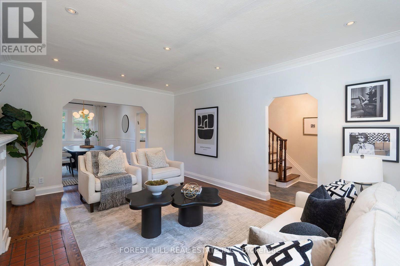 17 FAIRLEIGH CRESCENT Toronto (Forest Hill North), ON M6C 3R7