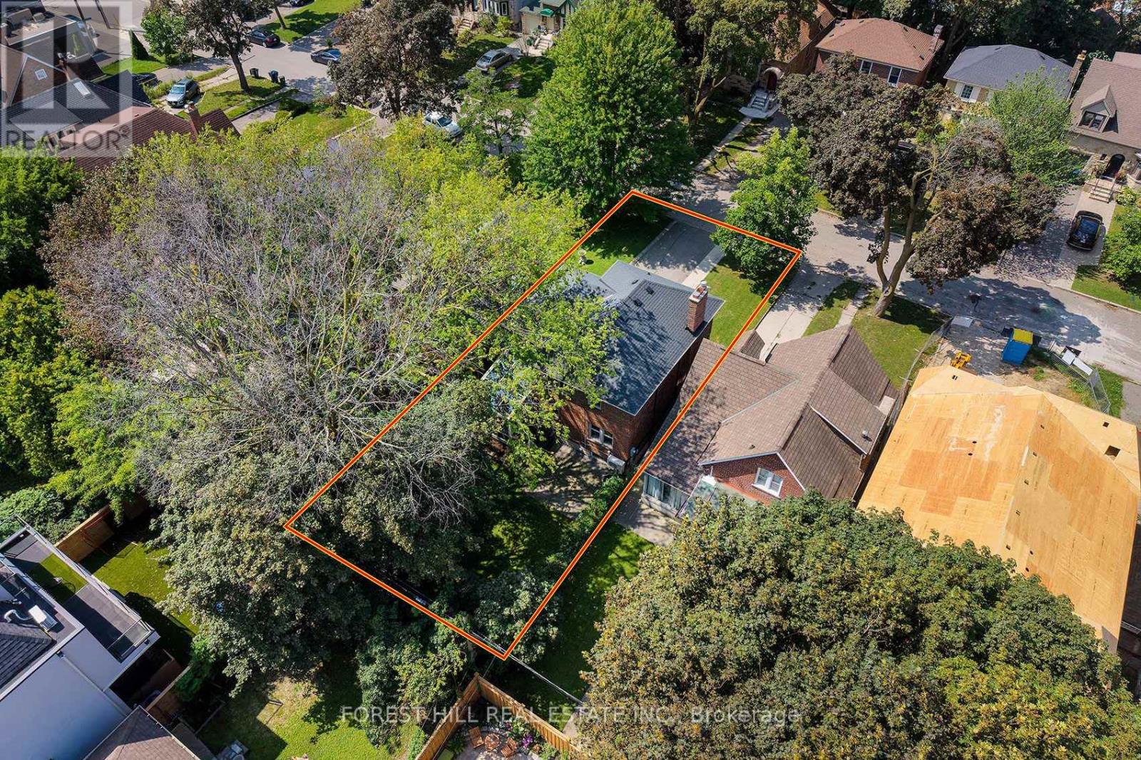 17 FAIRLEIGH CRESCENT Toronto (Forest Hill North), ON M6C 3R7