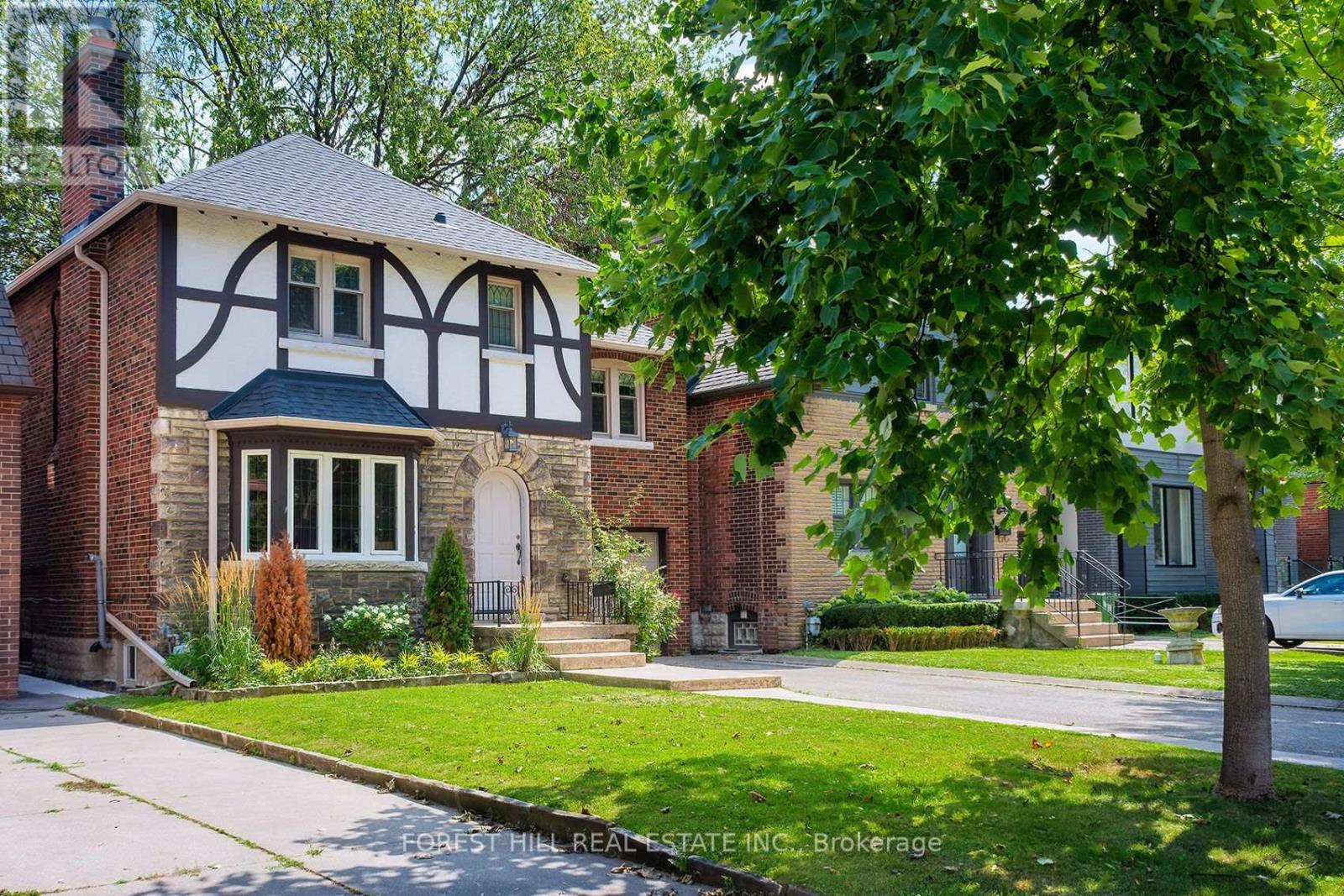 17 FAIRLEIGH CRESCENT Toronto (Forest Hill North), ON M6C 3R7