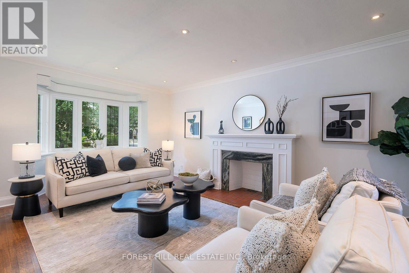 17 FAIRLEIGH CRESCENT Toronto (Forest Hill North), ON M6C 3R7